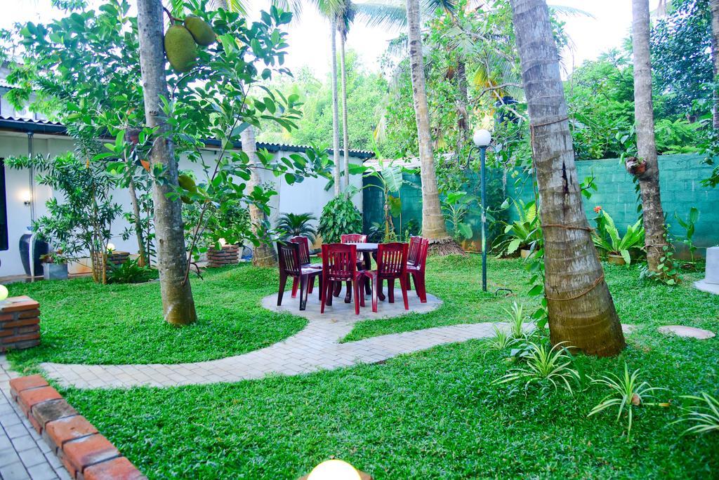 Hotel Moonstone Anuradhapura Dış mekan fotoğraf