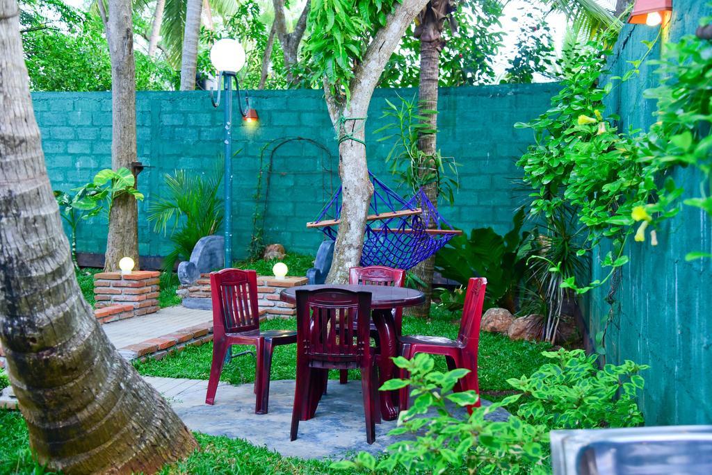 Hotel Moonstone Anuradhapura Dış mekan fotoğraf