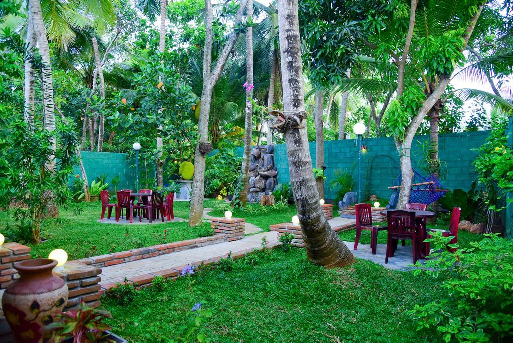 Hotel Moonstone Anuradhapura Dış mekan fotoğraf