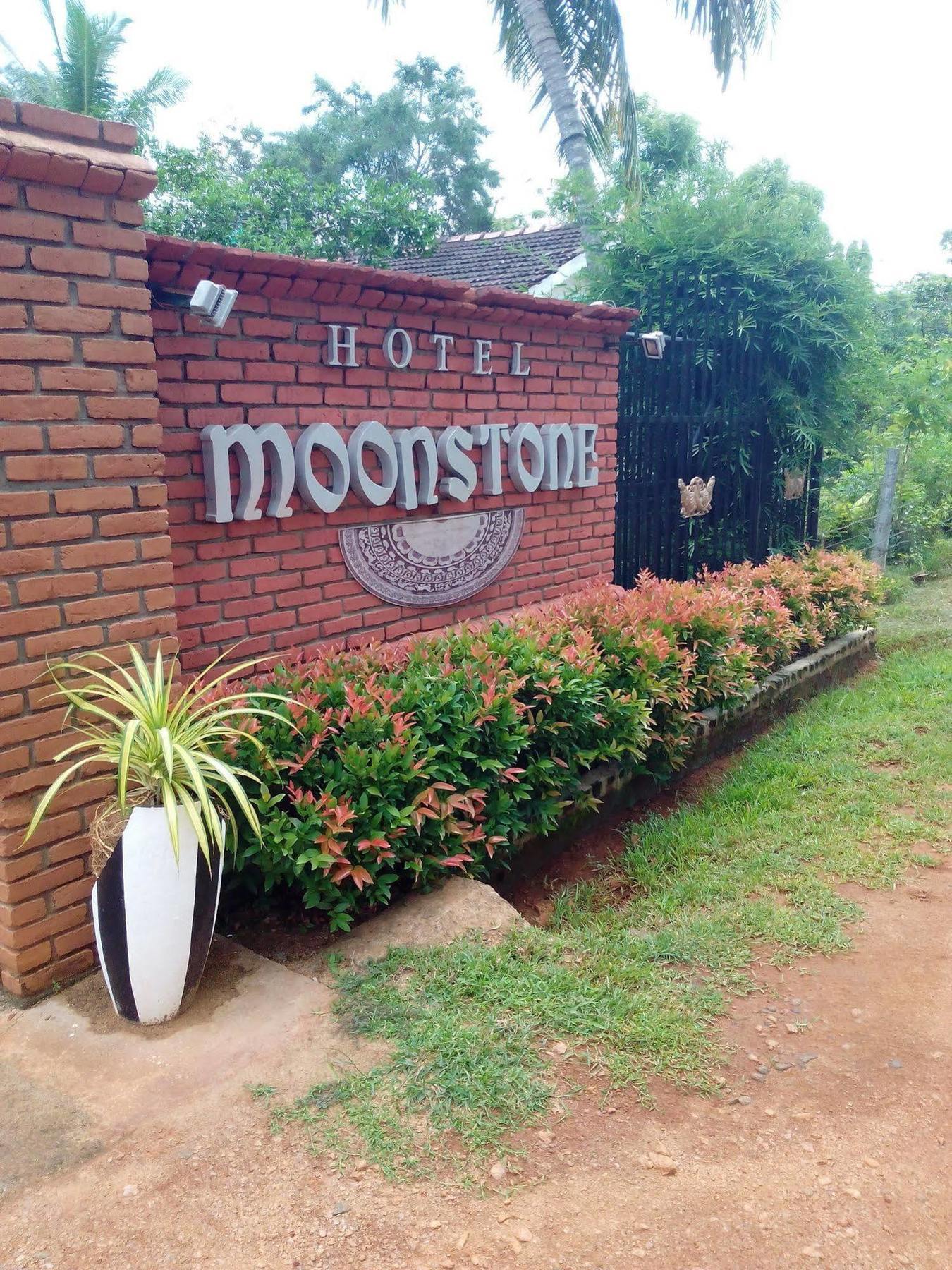 Hotel Moonstone Anuradhapura Dış mekan fotoğraf
