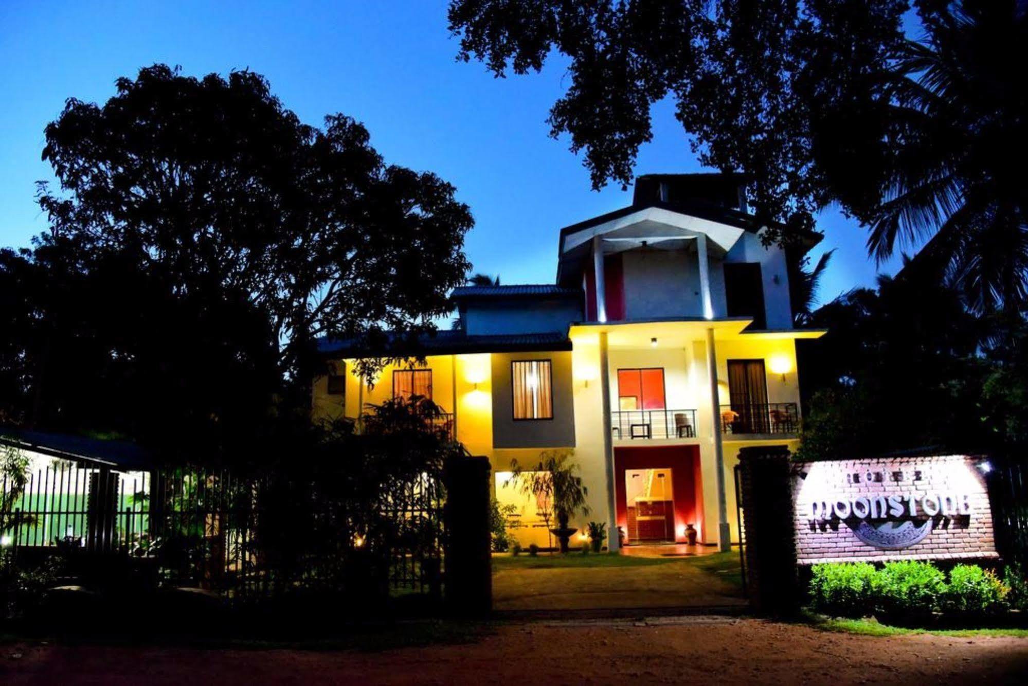 Hotel Moonstone Anuradhapura Dış mekan fotoğraf