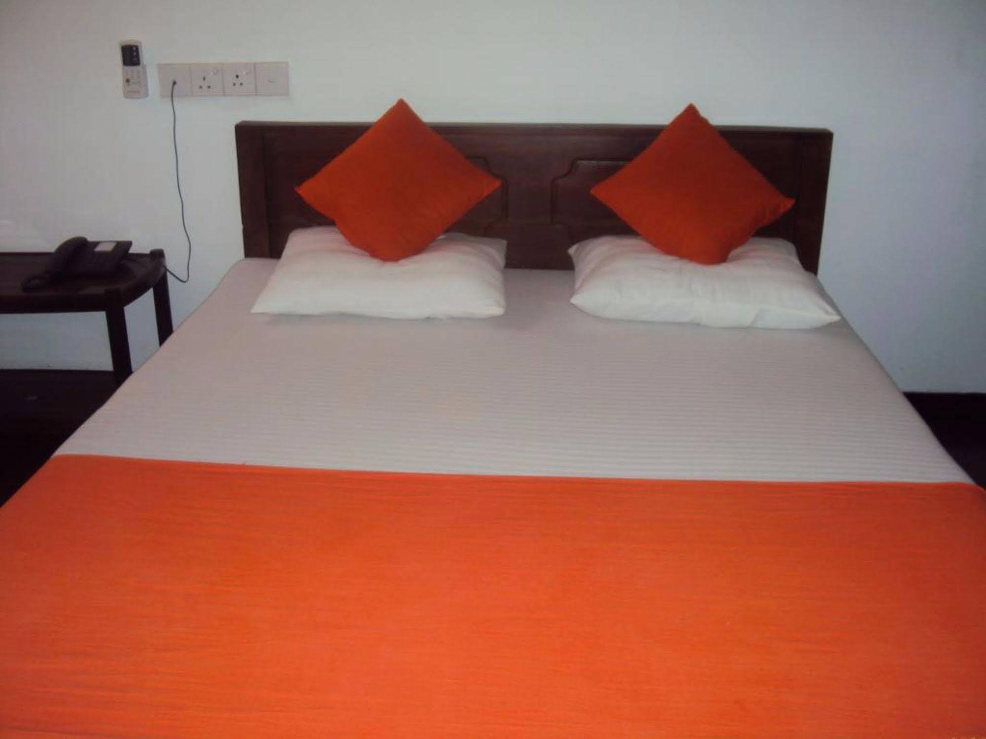 Hotel Moonstone Anuradhapura Dış mekan fotoğraf