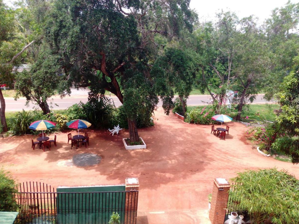 Hotel Moonstone Anuradhapura Dış mekan fotoğraf