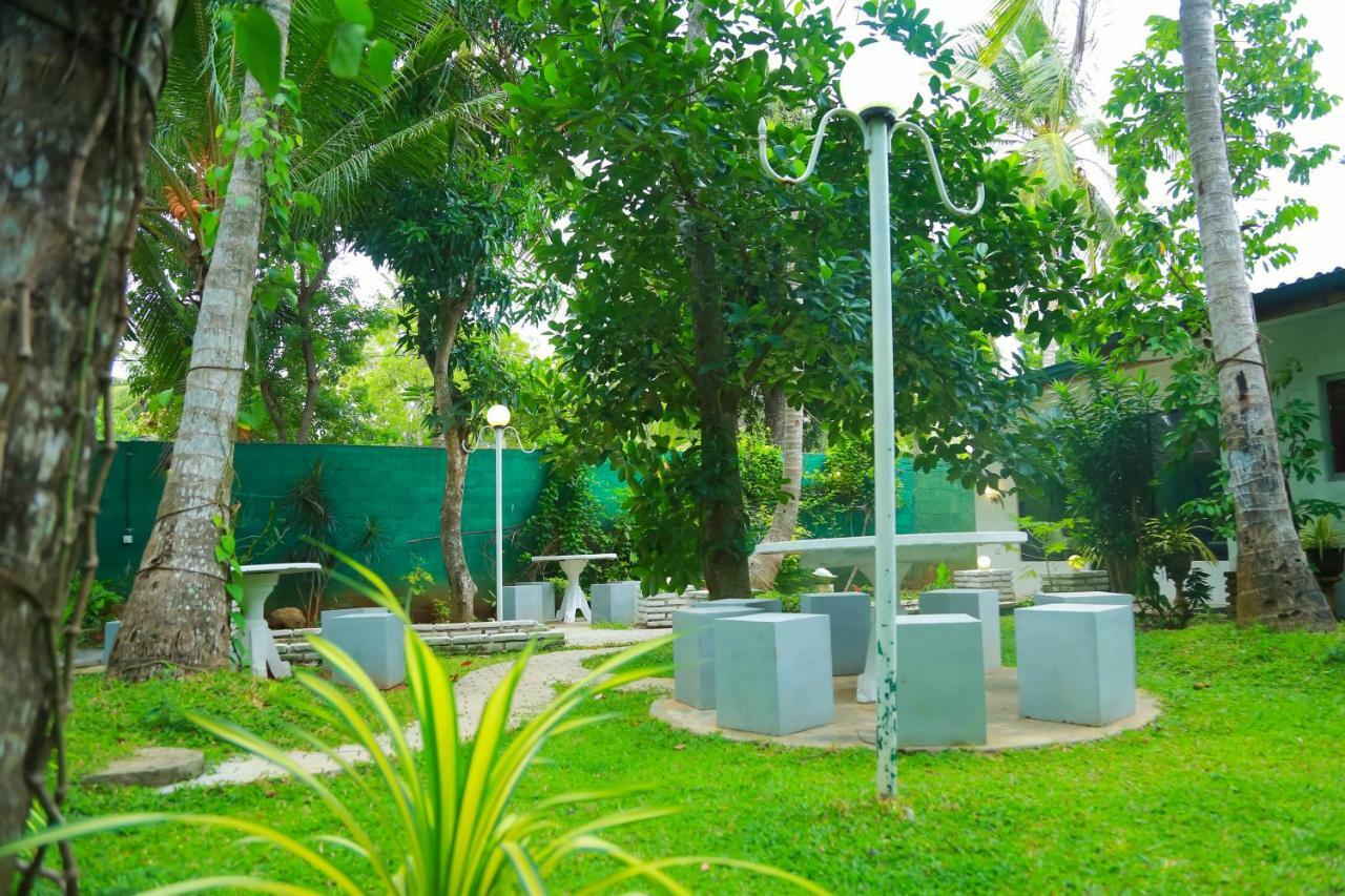 Hotel Moonstone Anuradhapura Dış mekan fotoğraf